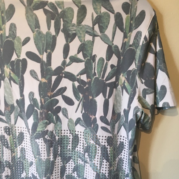 Lululemon size 6 perfectly perfed tee. - Picture 10 of 13